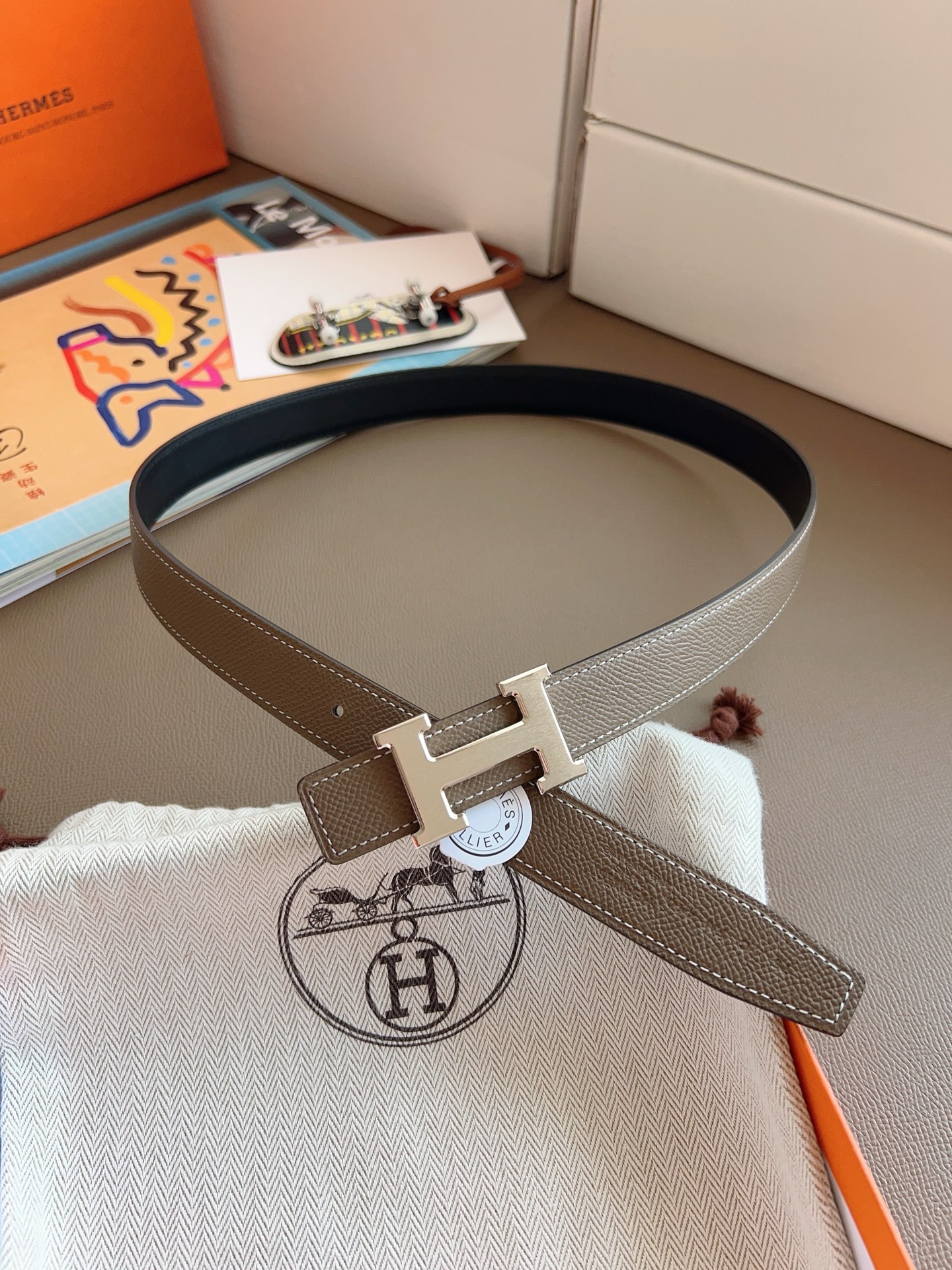 Hermès 2025 New Women's Double-Sided Belt 2.4cm Width