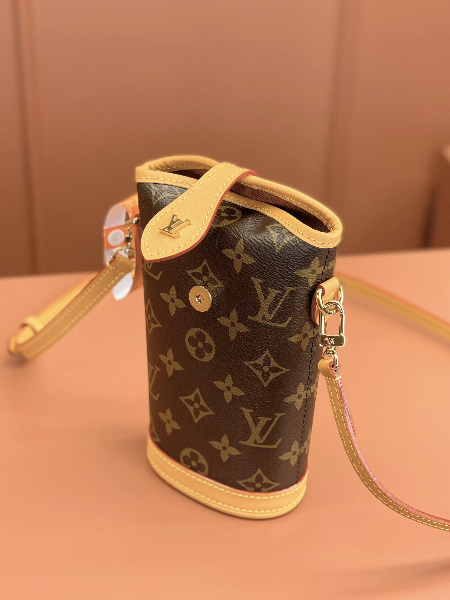 Louis Vuitton FOLD ME Clutch M80874