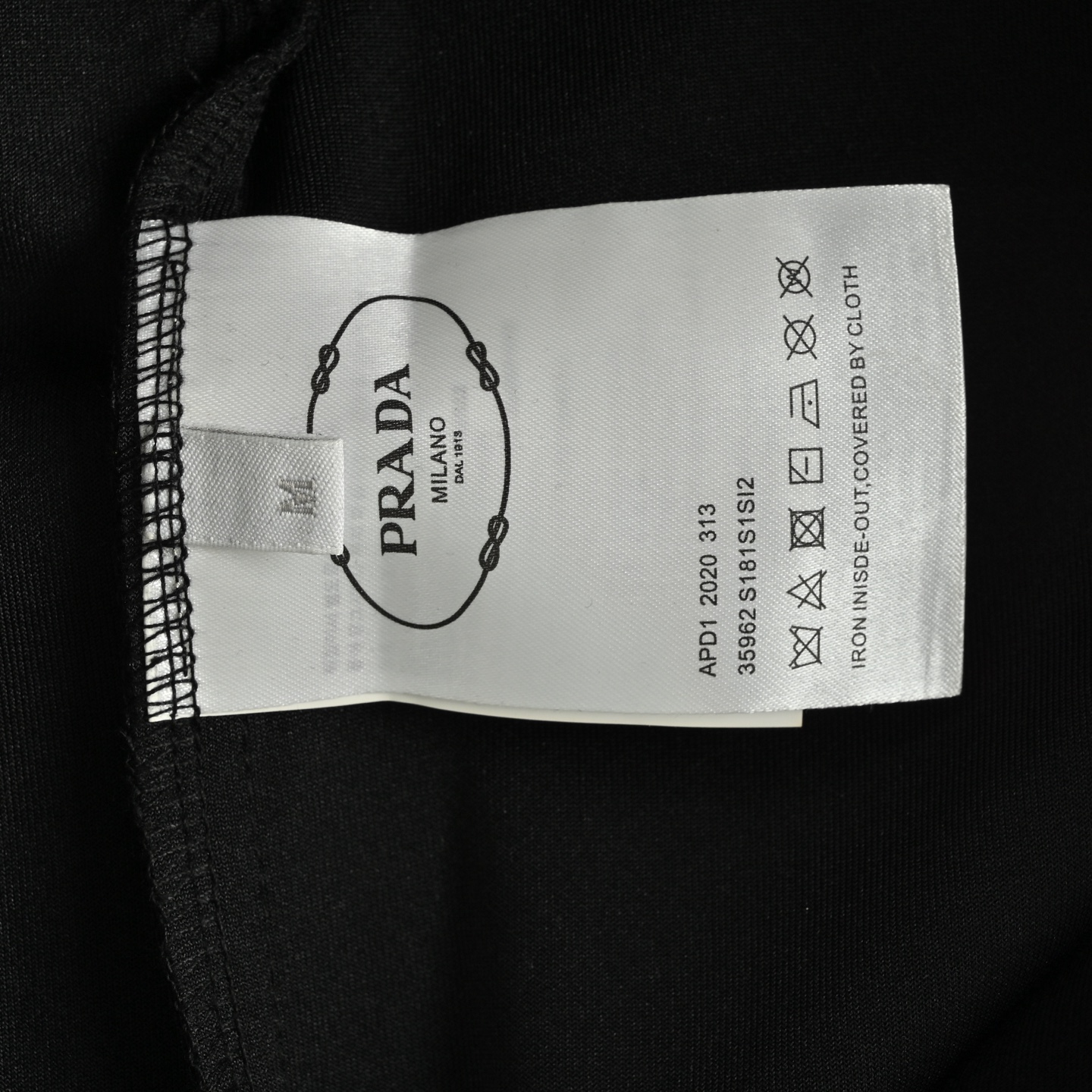 Prada 25ss triangle red rubber logo shorts