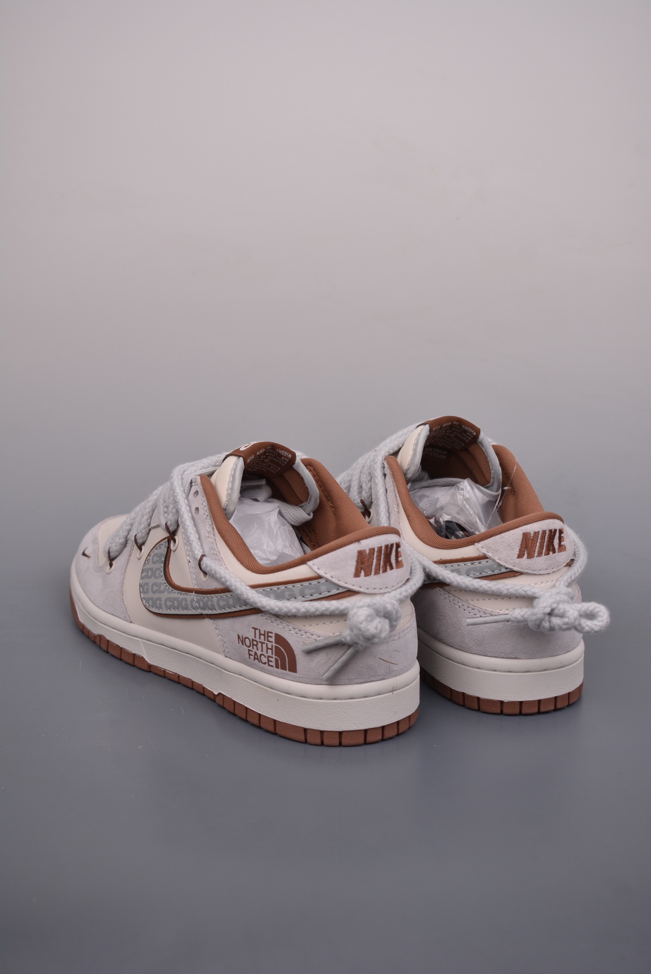 The North Face x CDG x Nike SB Dunk Low Lot Comme des Garcons Gray Beige XX316