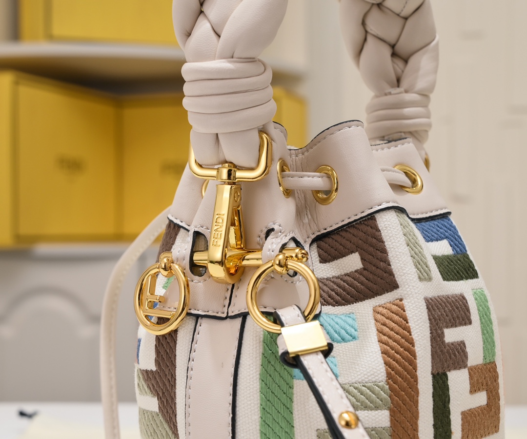 FENDI Braided Handle Bucket Bag 0189