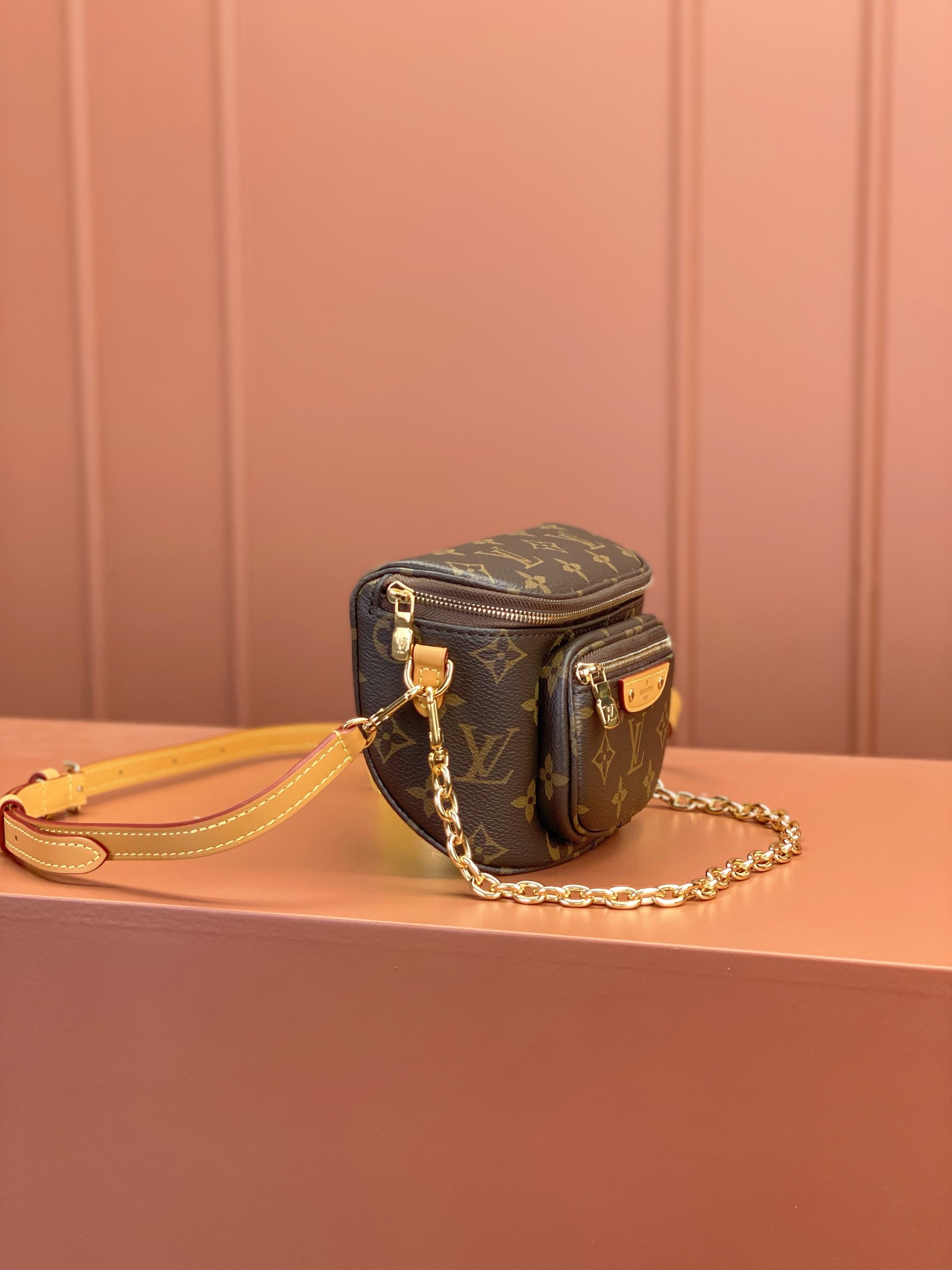 Louis Vuitton MINI BUMBAG Handbag M82335