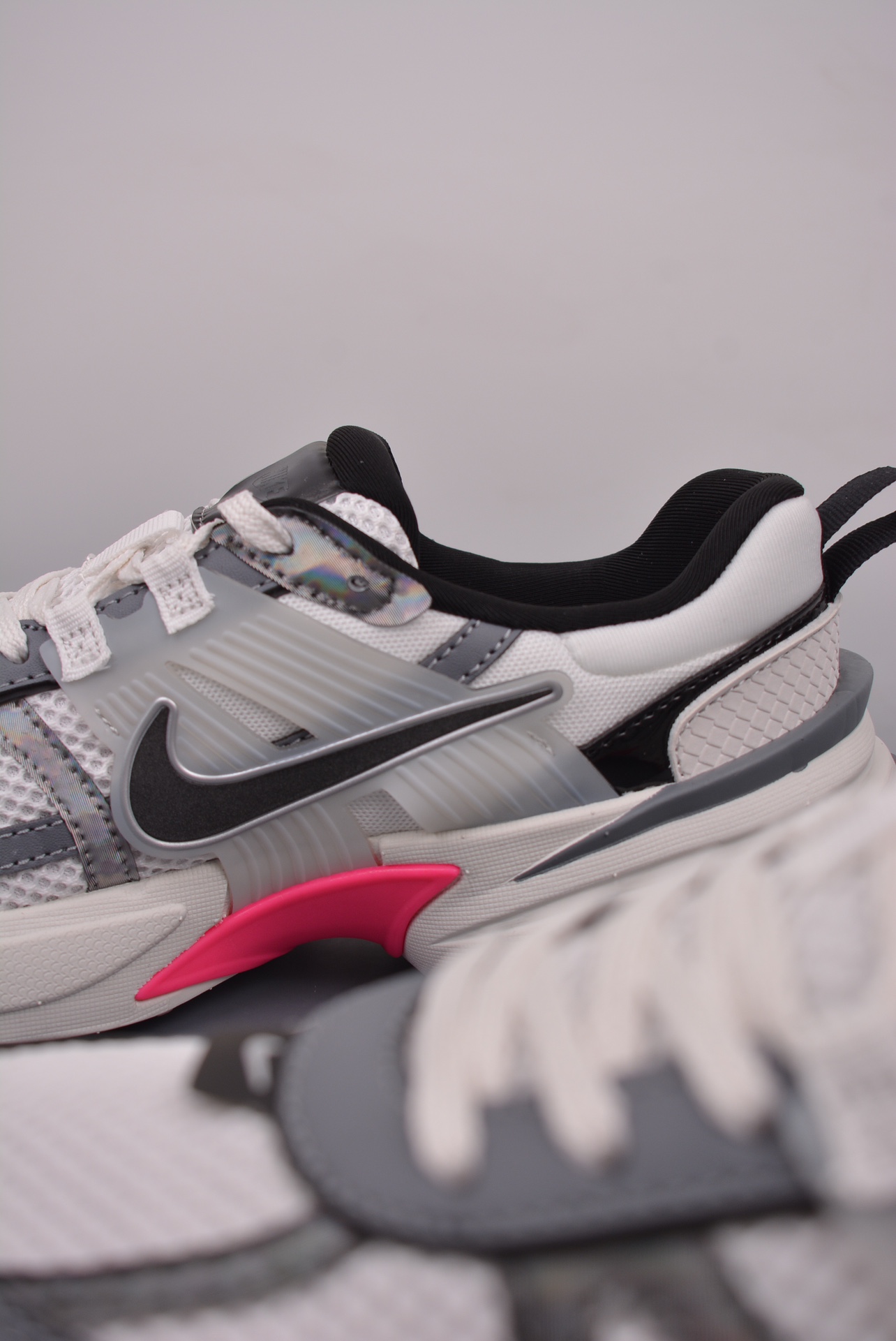 Nike Wmns V2K Runtekk LowWhite Grey Pink FZ5061-100