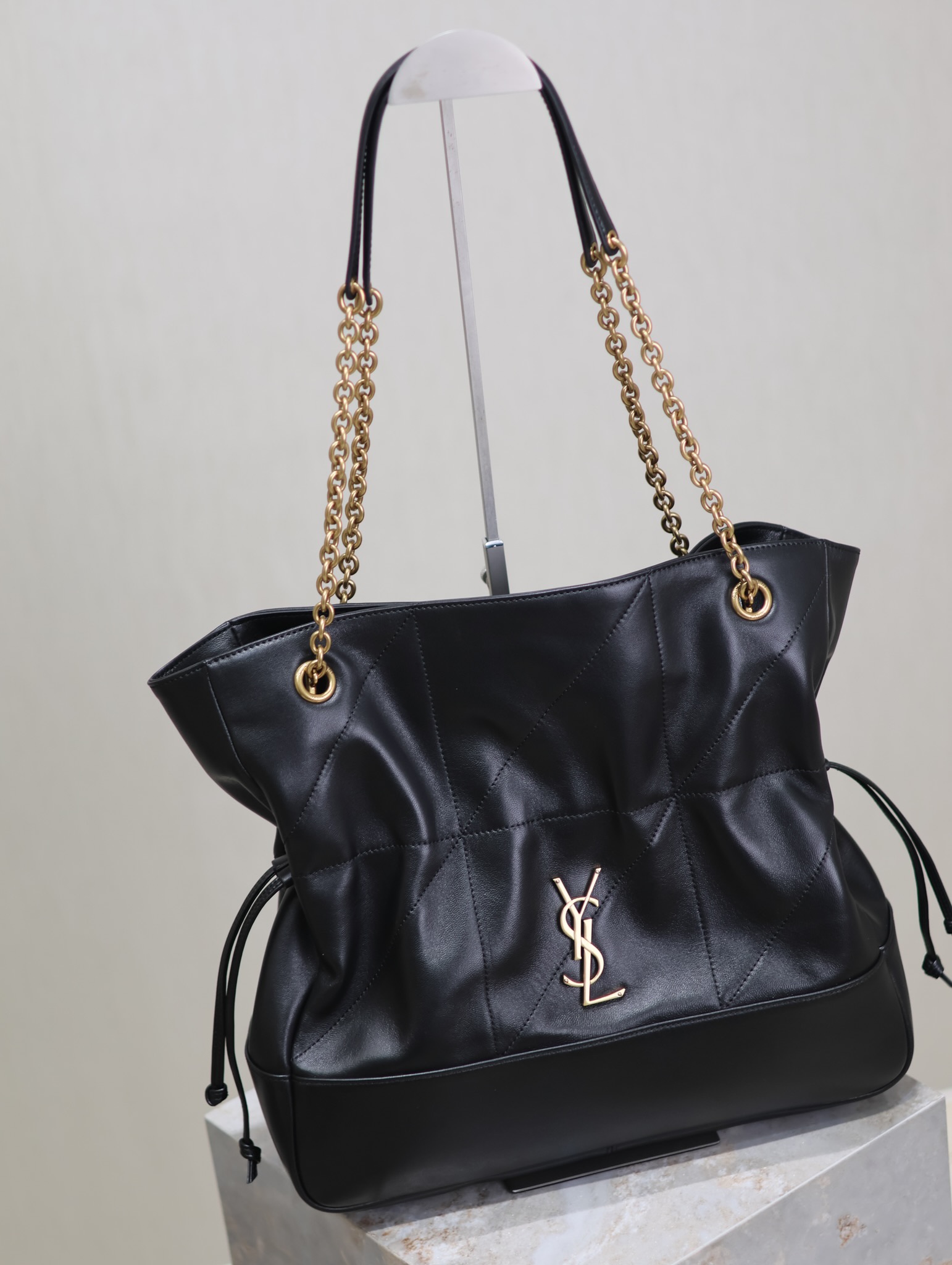 Yves Saint Laurent Jamie 4.3 Large CHON Bucket Bag 809824