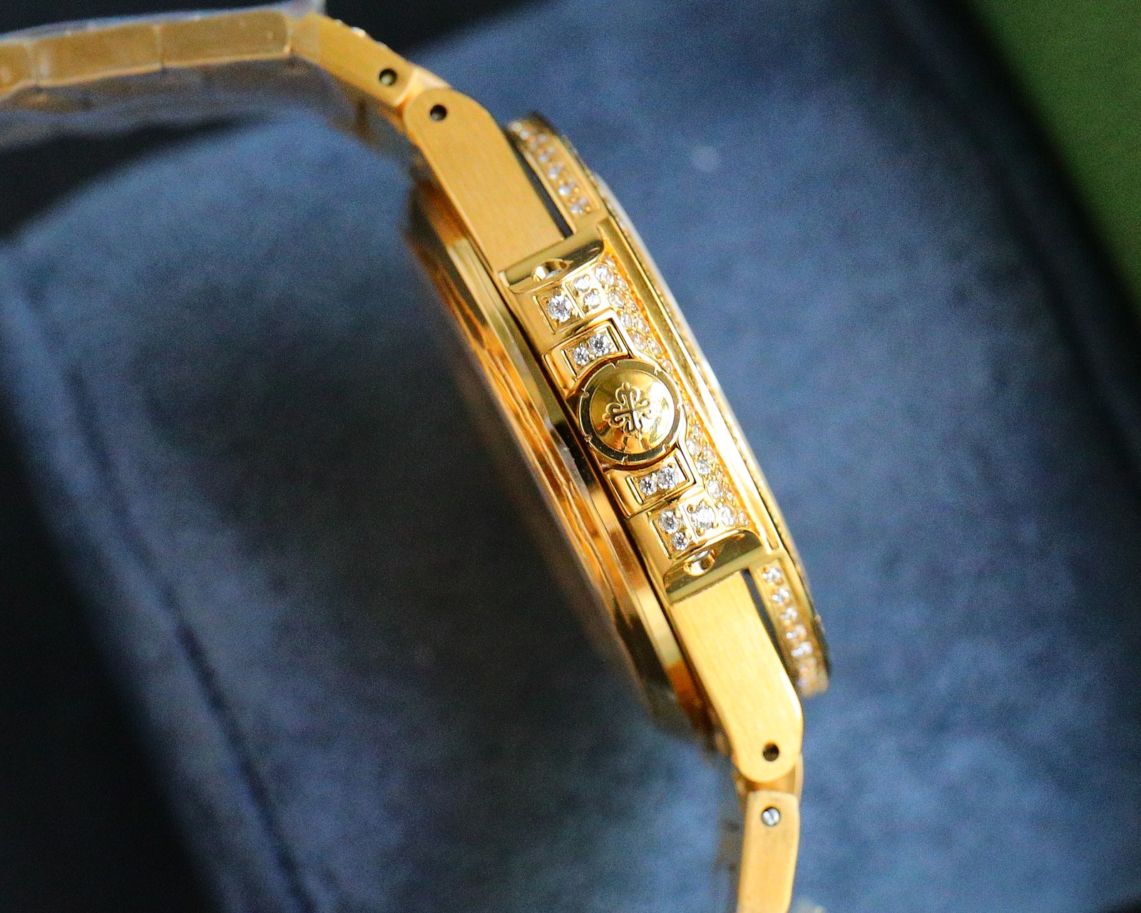 Patek Philippe 7118 Women's Nautilus Full Diamond Limited Edition