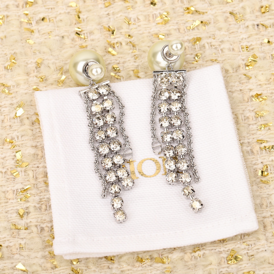 Dior Large and small pearl tassel earrings