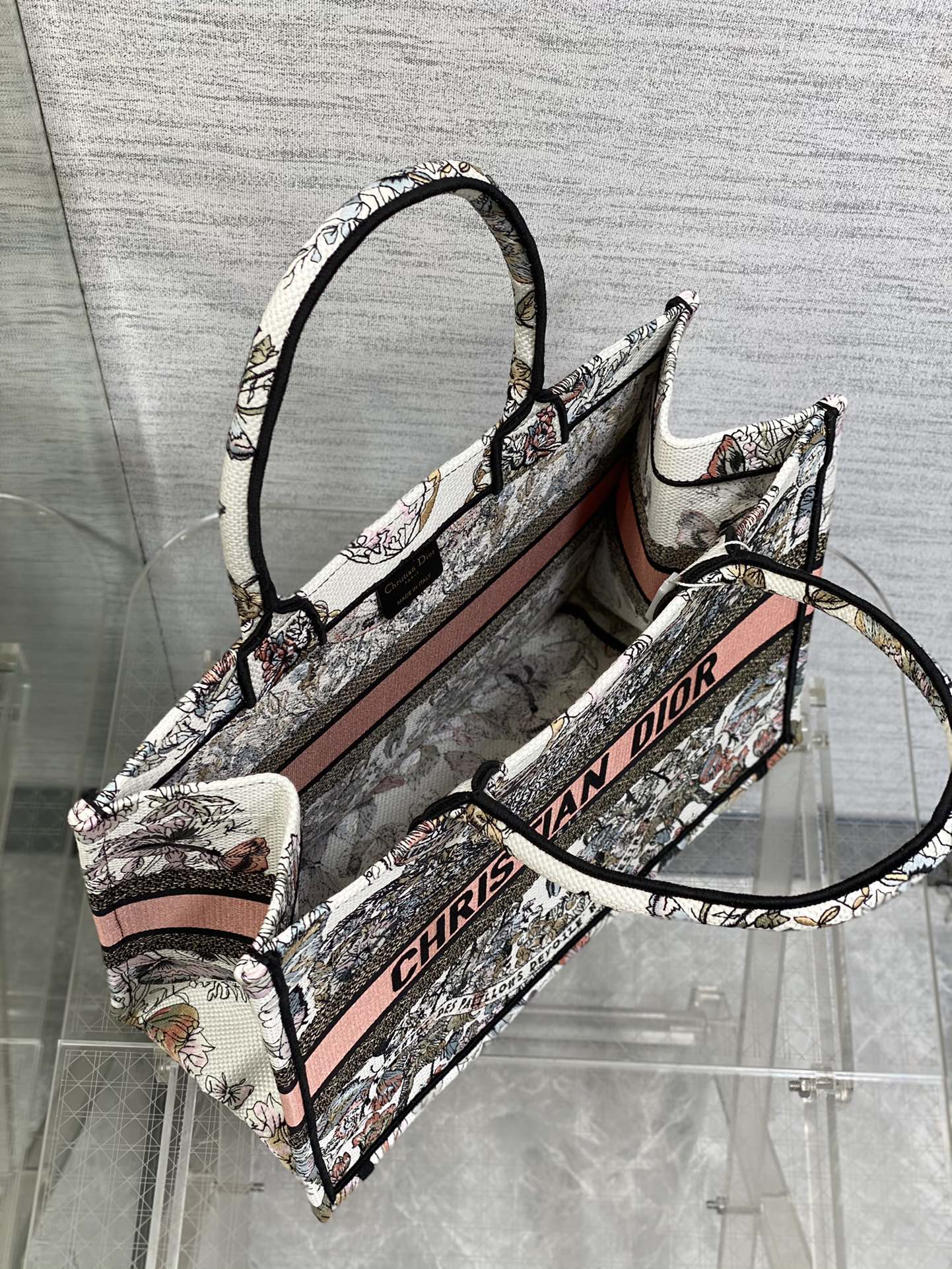 Dior embroidered tote bag medium