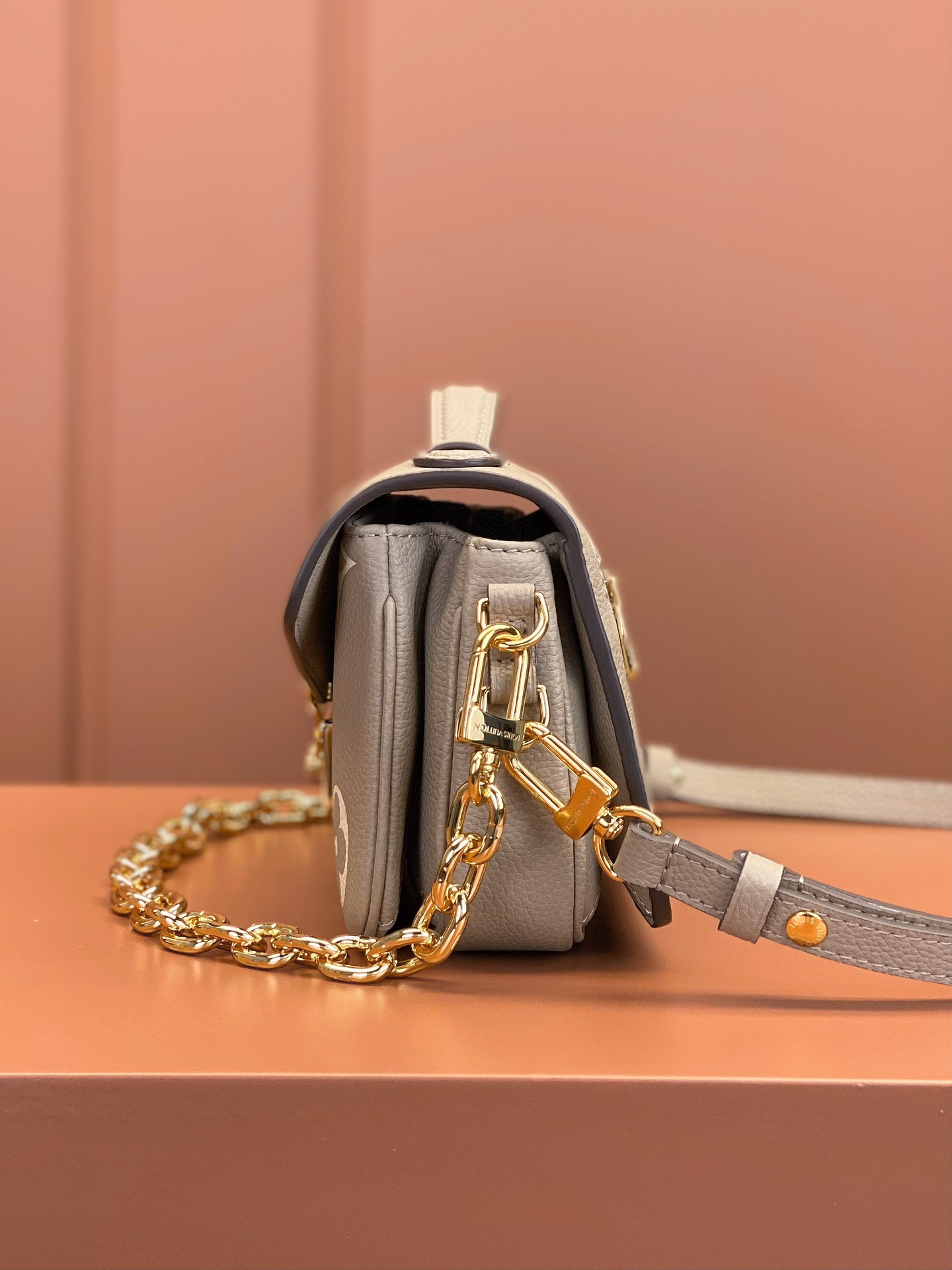 Louis Vuitton POCHETTE MÉTIS EAST WEST Bag M23081