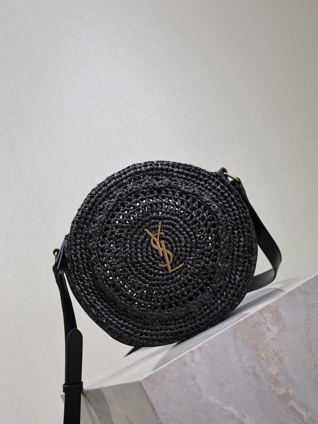 Yves Saint Laurent round woven bag 685601