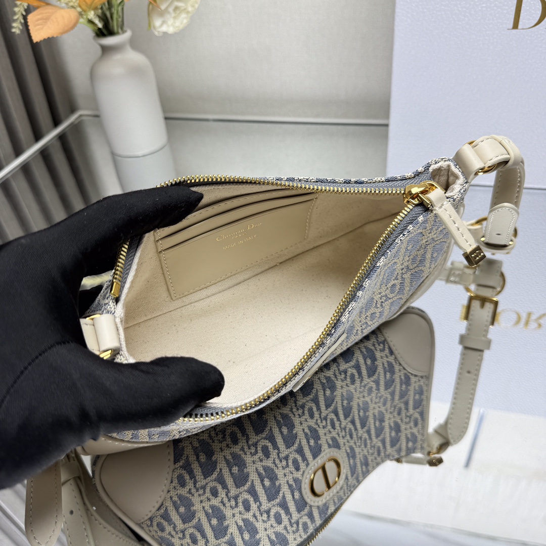 Dior 30Montaigne series mini handbag 2398