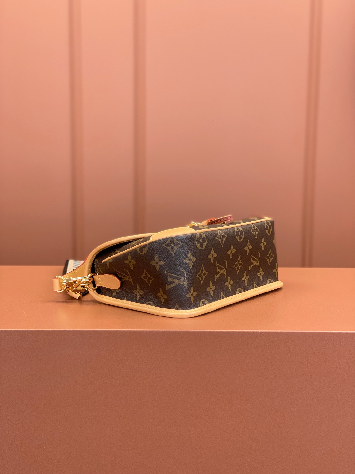 Louis Vuitton DlANE Handbag M45985