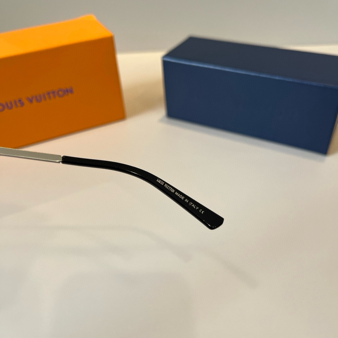 Louis Vuitton Round Frame Sunglasses