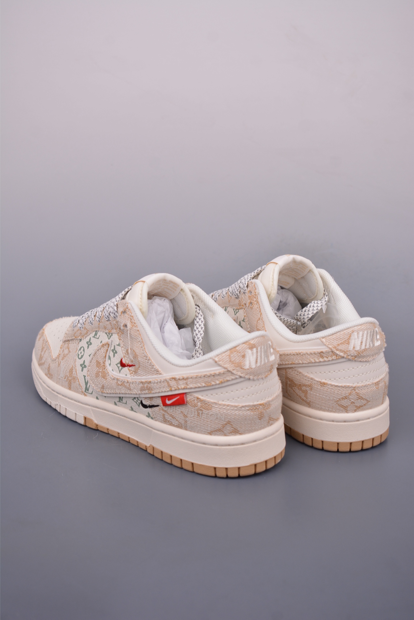 Louis Vuitton x Nike SB Dunk Low   YX5066-352