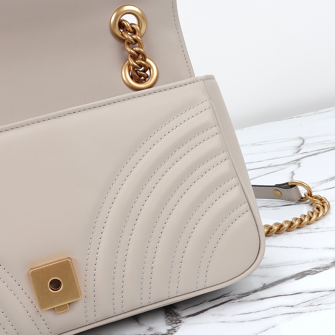 Gucci GG Marmont medium shoulder bag ‎443497 AABZC 1712