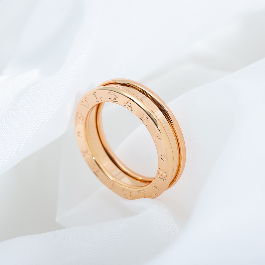 Bulgari zero single band diamond-free ring