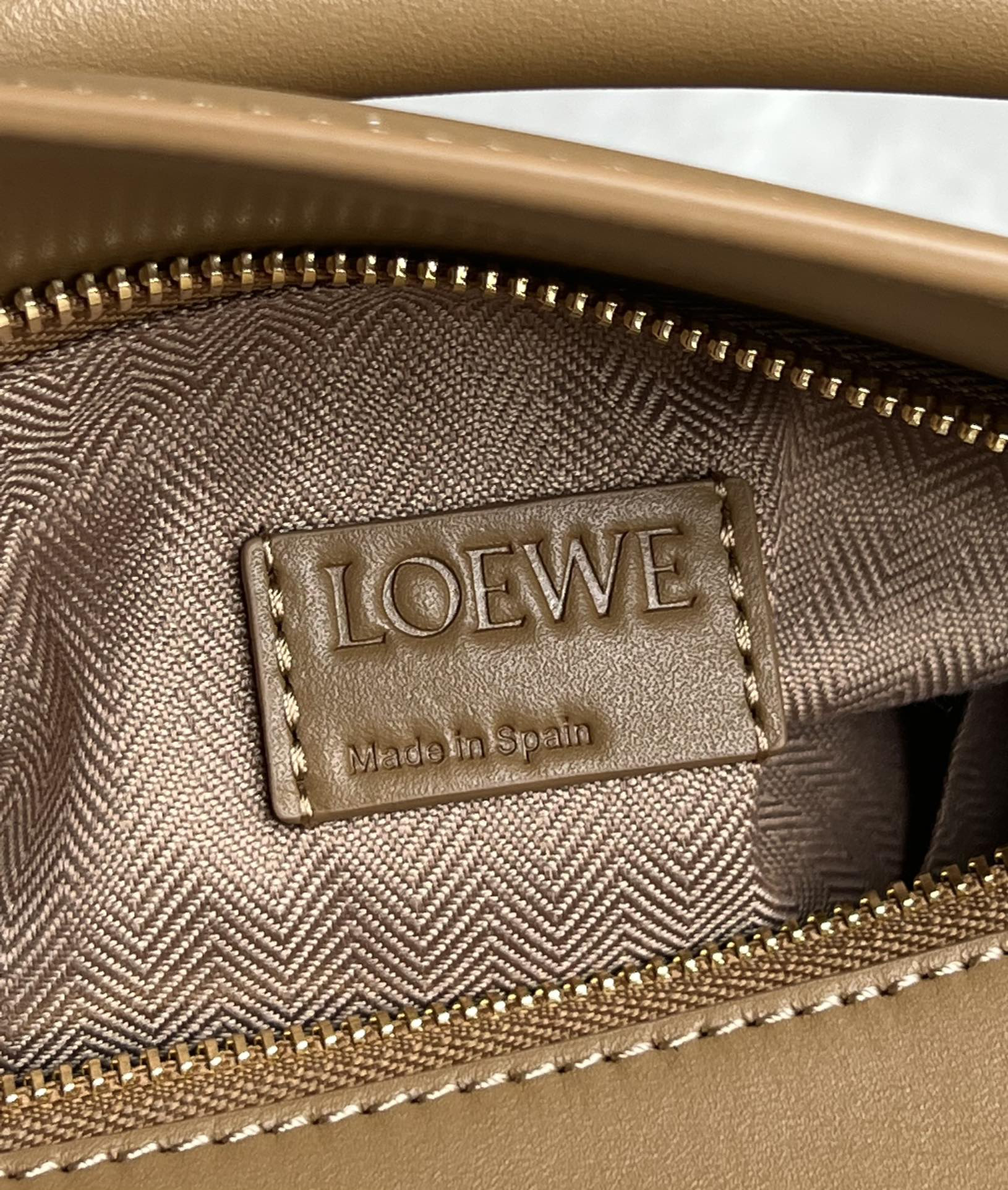 Loewe zzle embroidered shoulder strap bag 0189