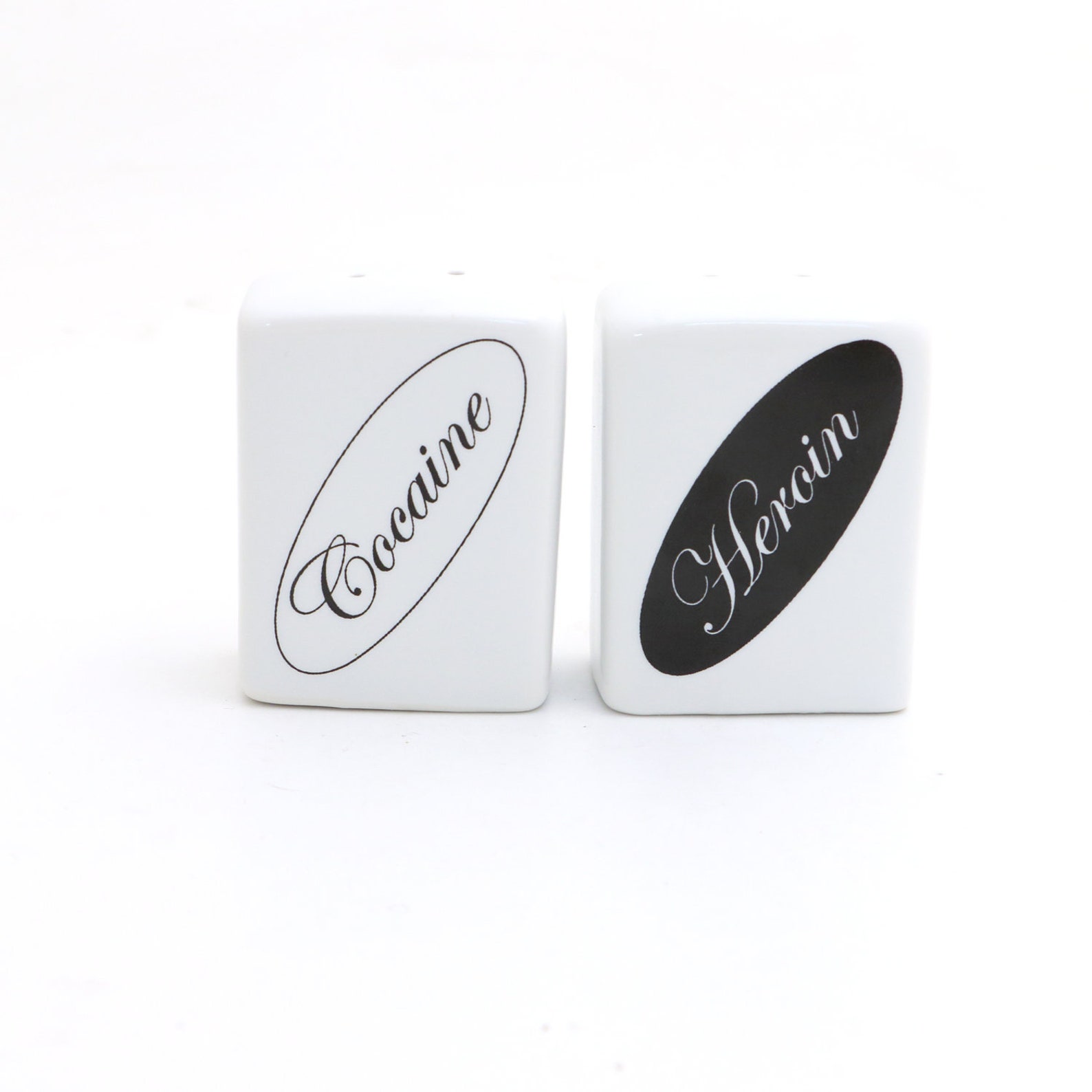 Funny salt and pepper shakers | Jaw-dropping gift