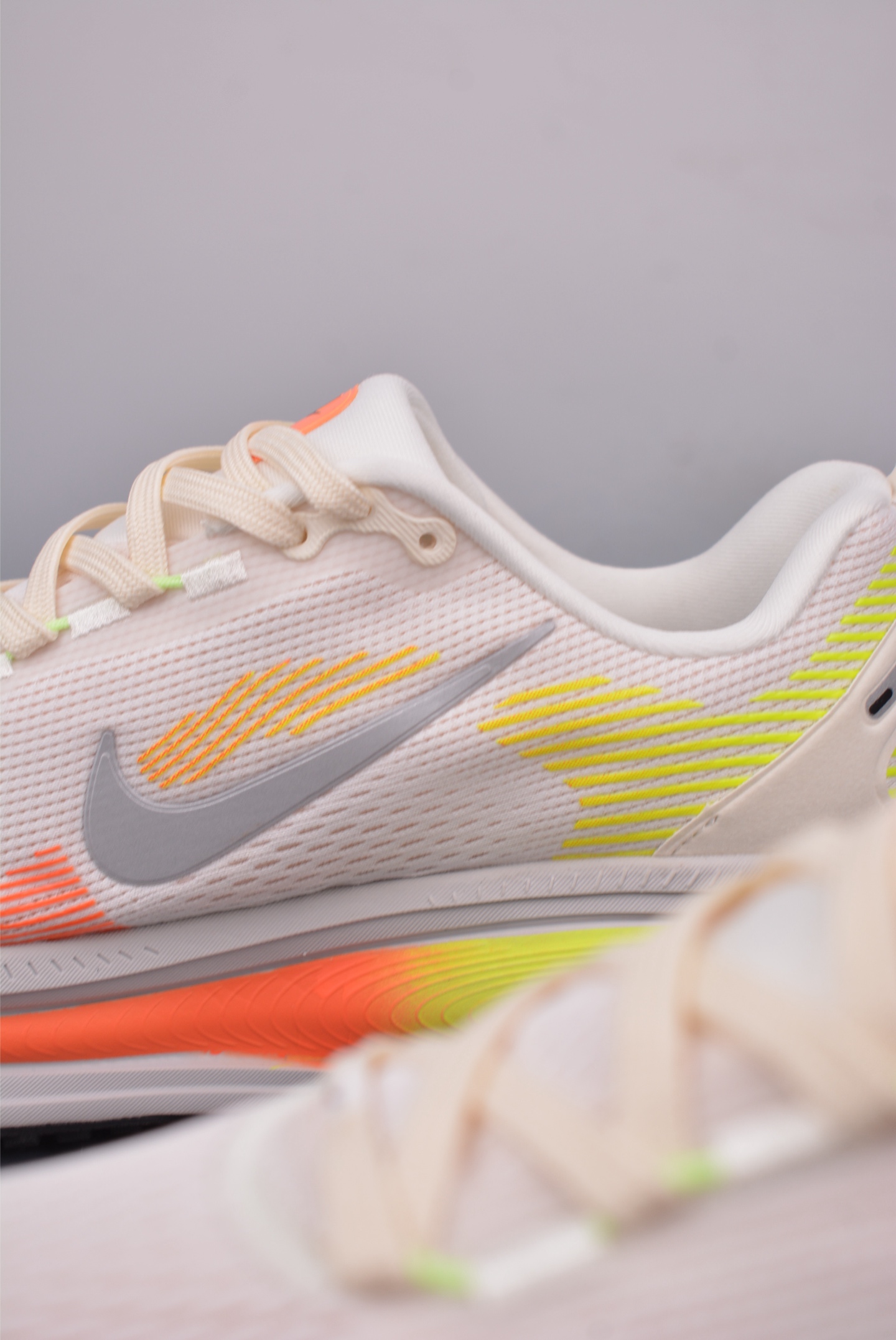 Nike Vomero 18 ZoomX running shoes off-white fluorescent yellow HQ2157-003