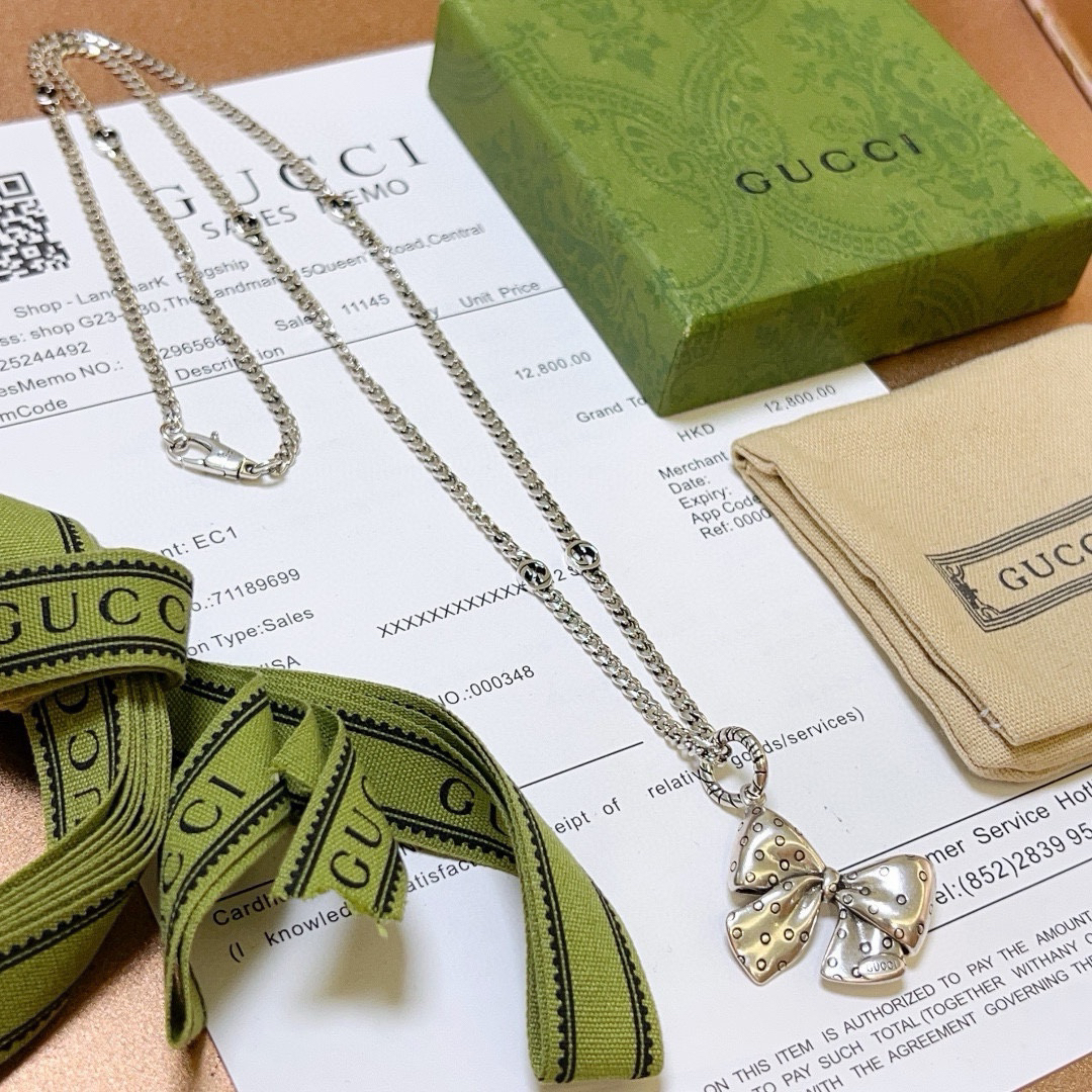 Gucci Vintage Bow Necklace