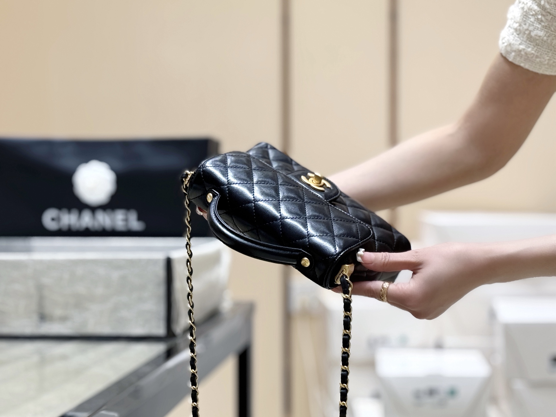 Chanel 25P Spring/Summer Preview Series Horizontal Kelly Handle Bag AS5354 00118