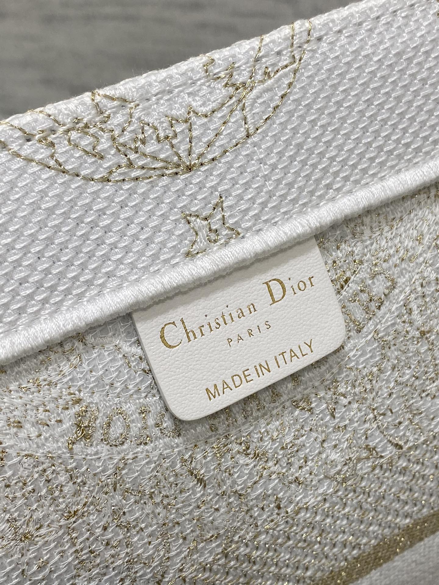 Dior embroidered tote bag medium