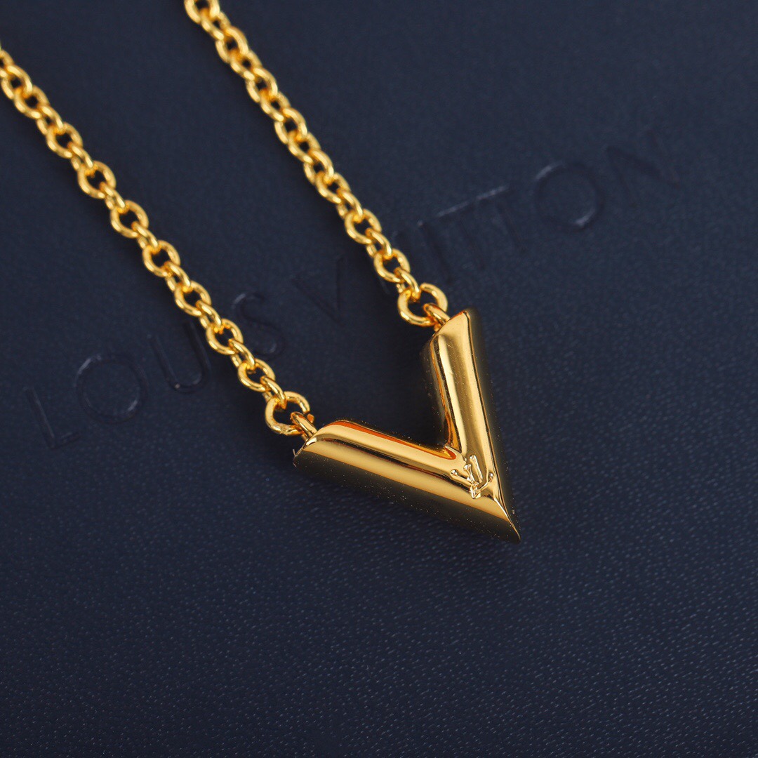 Louis Vuitton V necklace