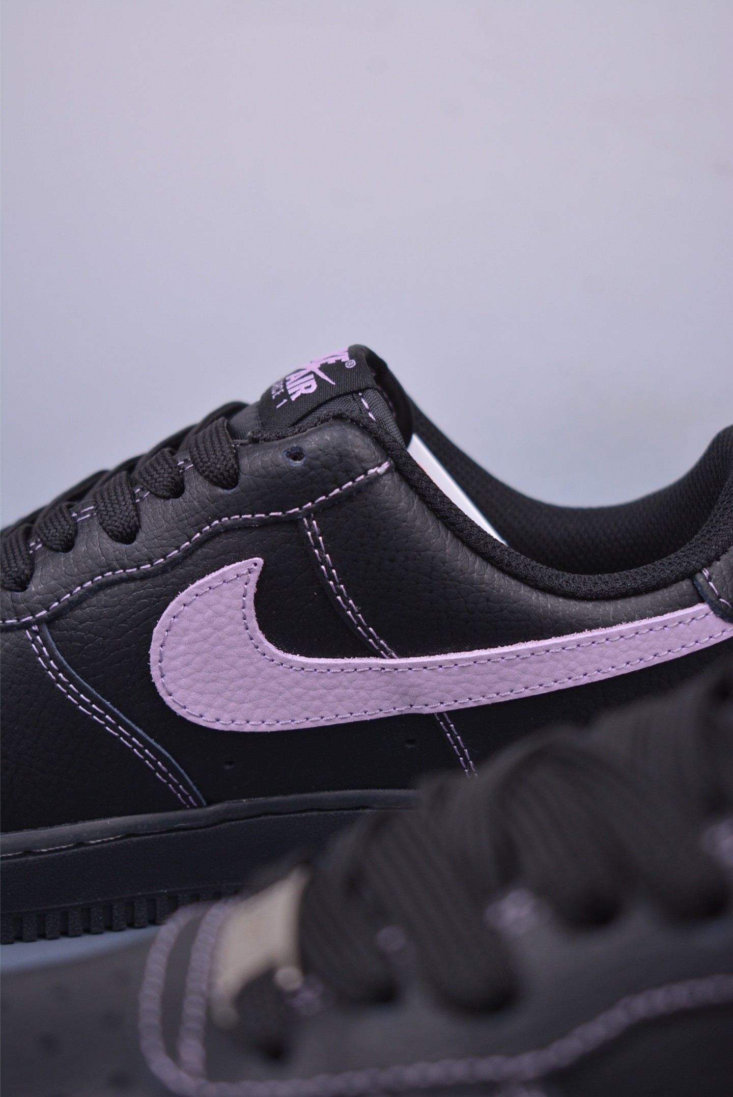 OFF WHITE x Nike Air Force 1’07 Low “Leather Black Pink” HQ2073-001