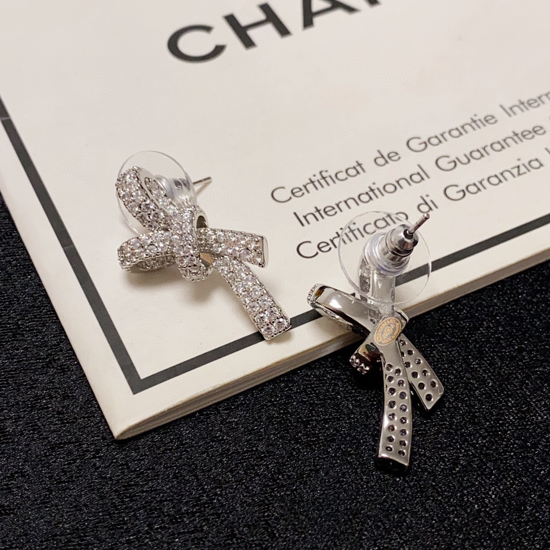 Chanel diamond bow