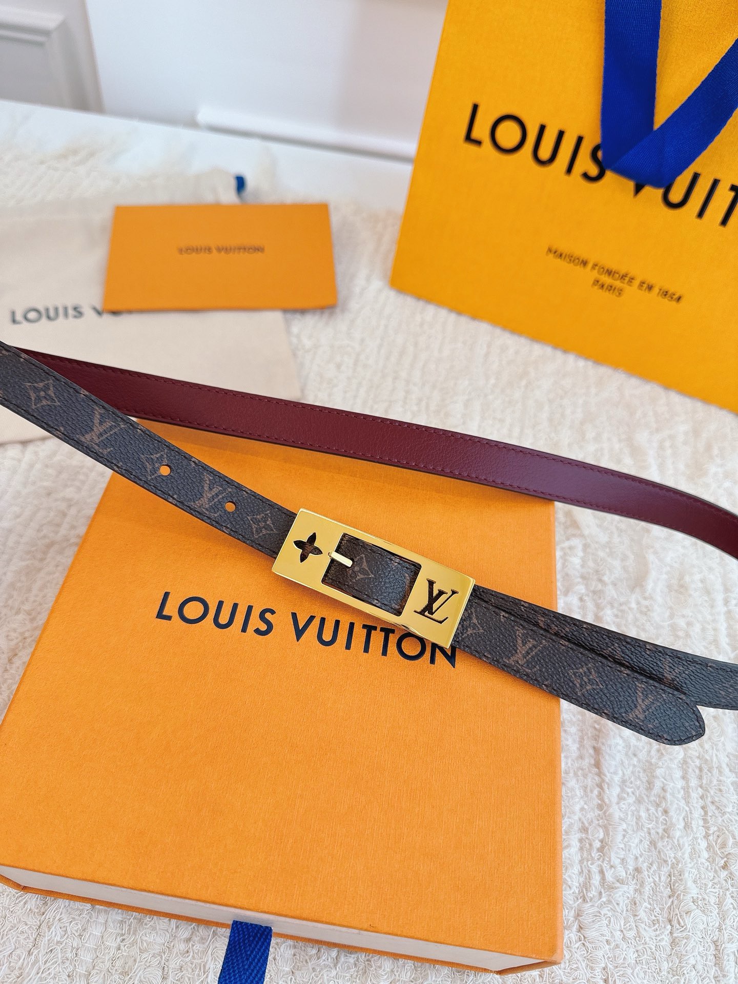 Louis Vuitton double-faced leather women's belt with monogram pattern, 1.8cm wide