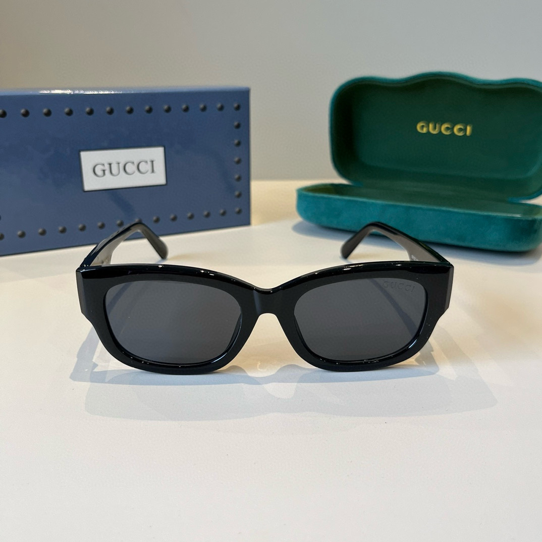 Gucci Round Frame Sunglasses