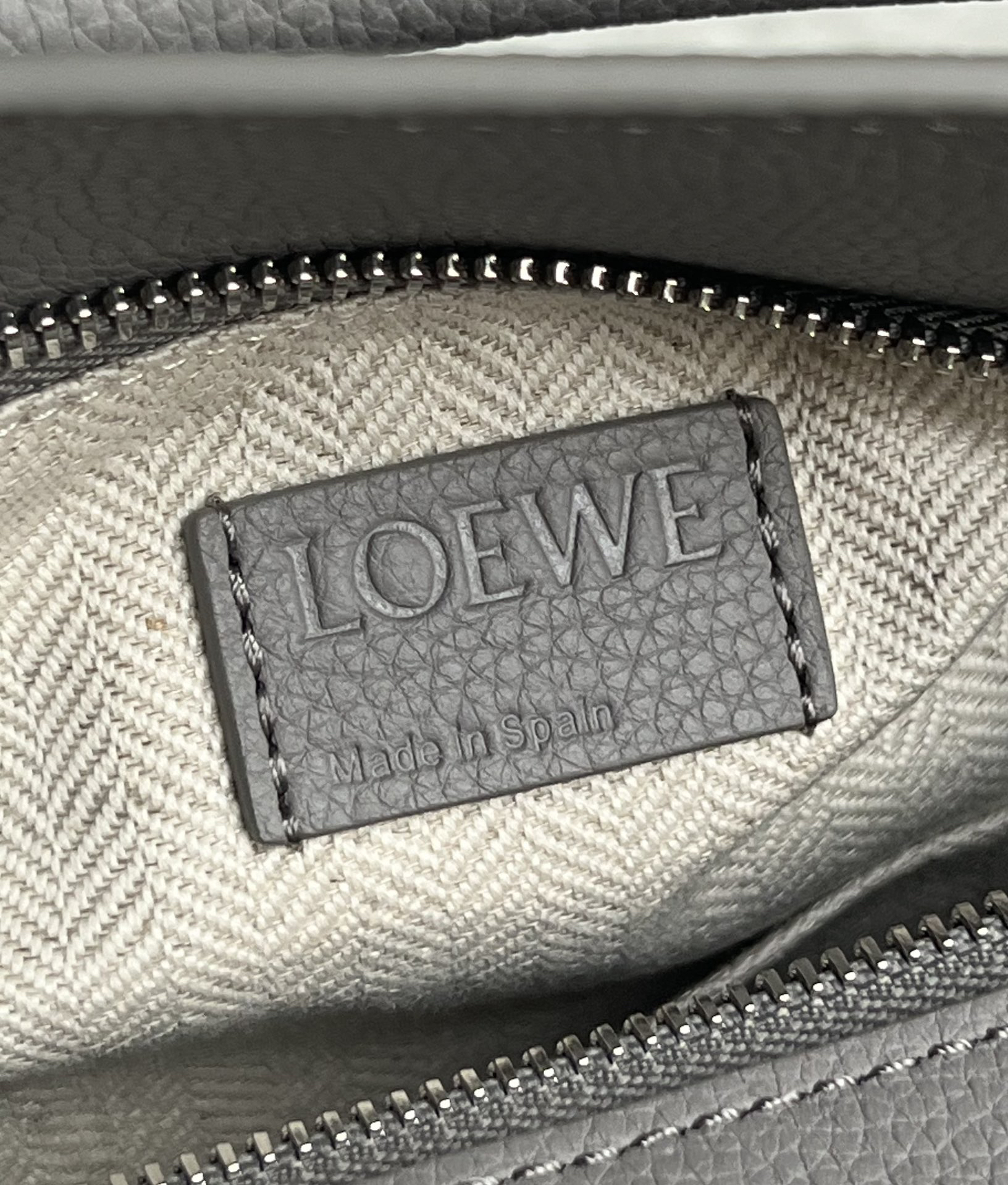 Loewe suede colorblocked zzle bag 0681