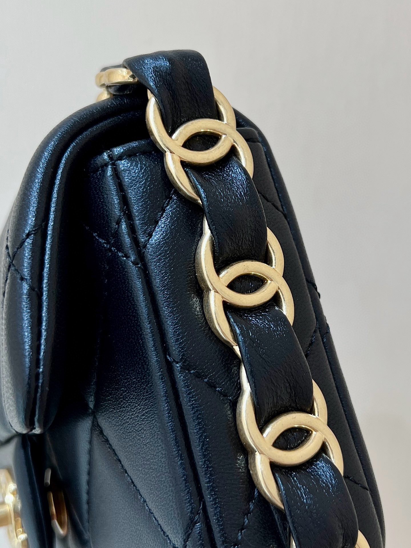 Chanel 24K Autumn and Winter Series Thick Chain Underarm Bag AS5175