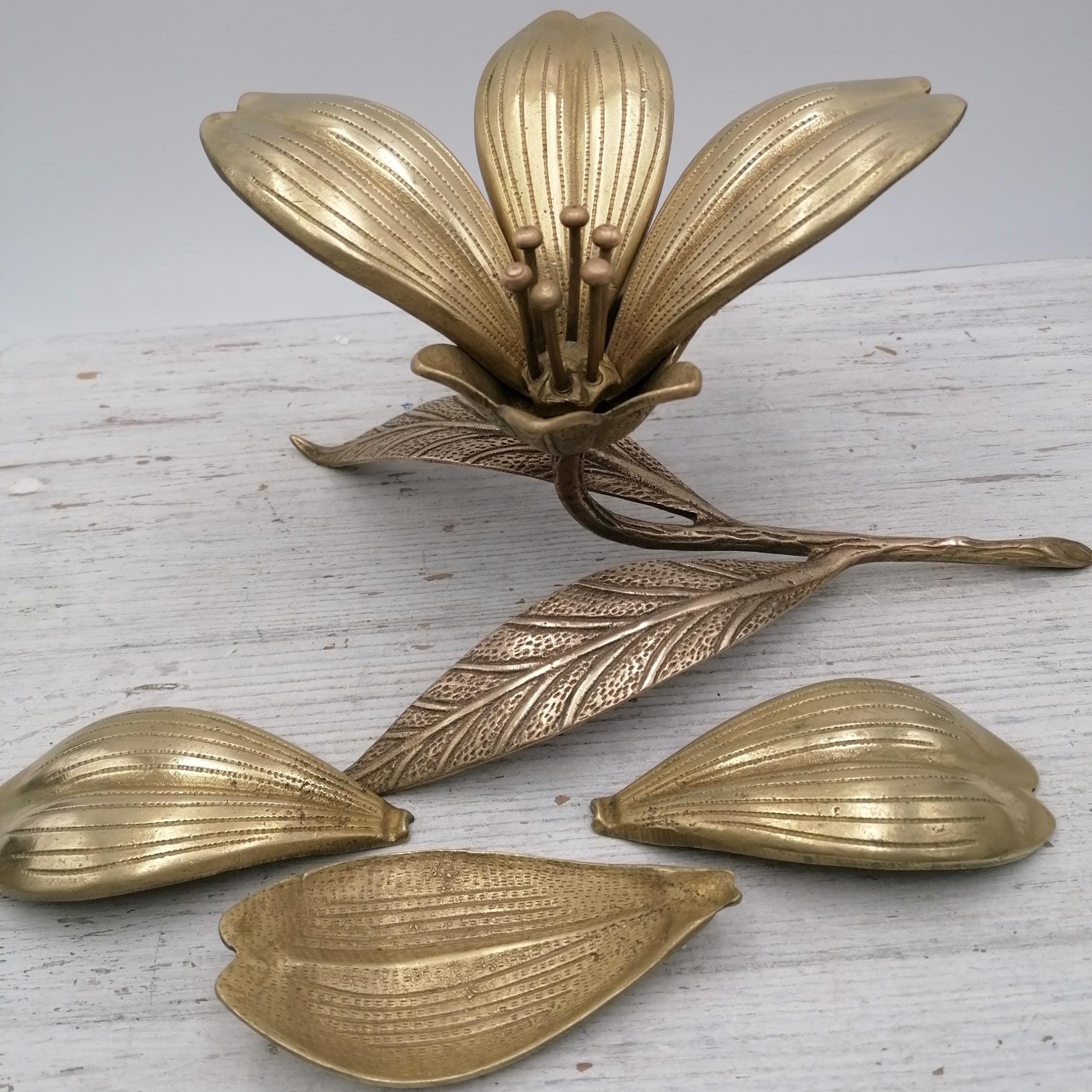 🌟Exclusive Sale ▪ Special Offer Today! 🔥80th Rare Brass Carved Removable Petal Ashtray