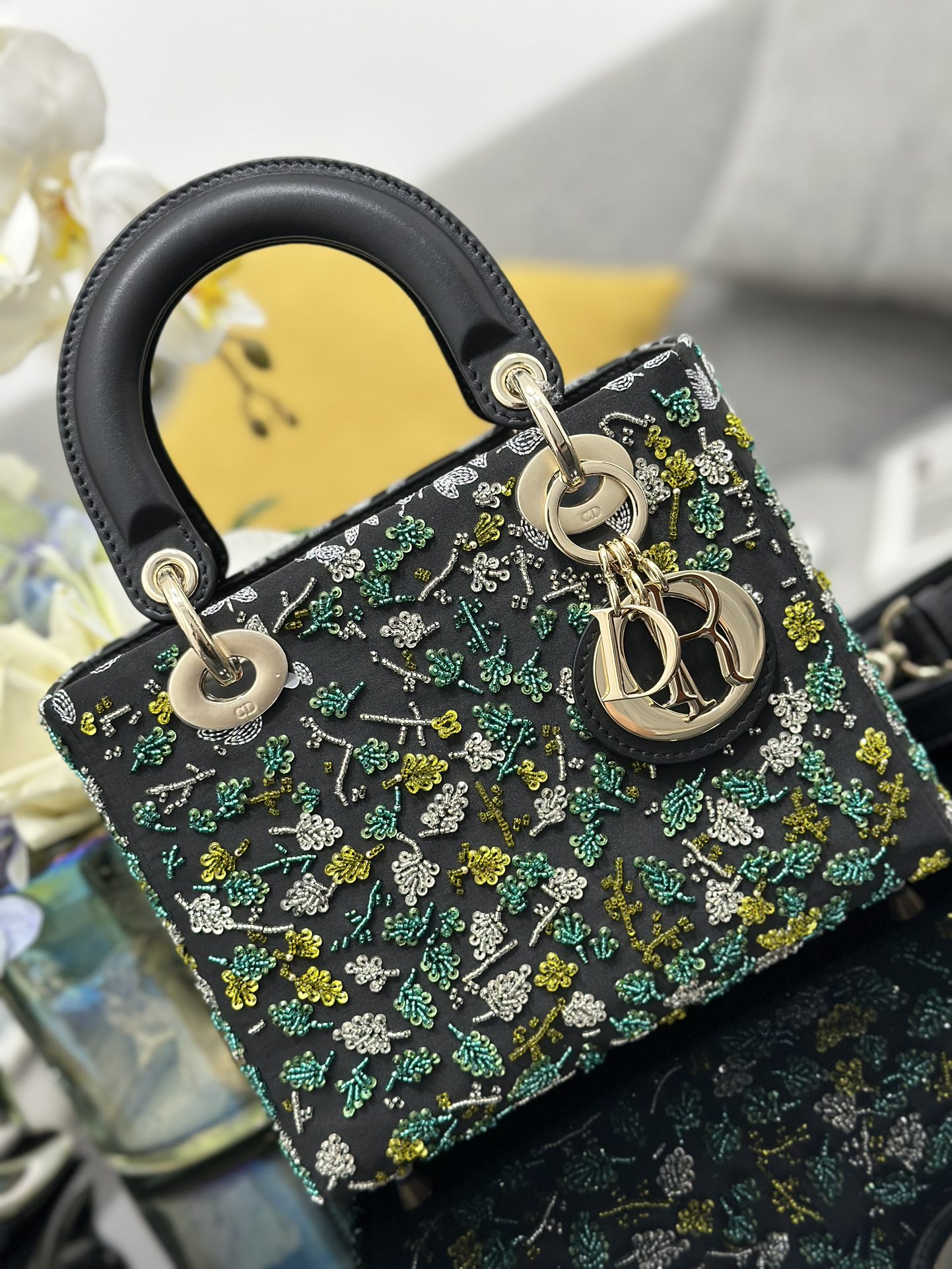 Dior Lady four-grid embroidered leaf beads Princess Diana bag M0538