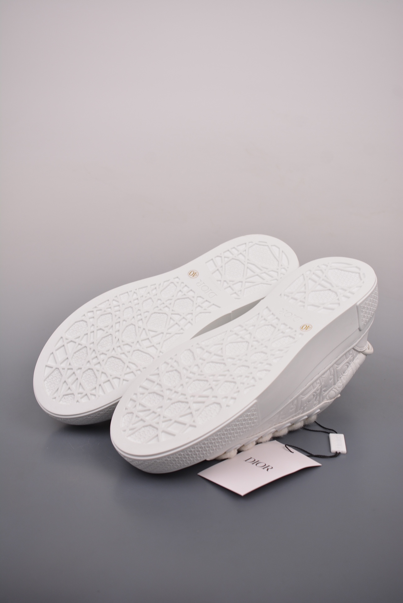 Dior B33 Low Top Sneakers Dior Gravity Off-White Embossed 3SN303ZAY_H000