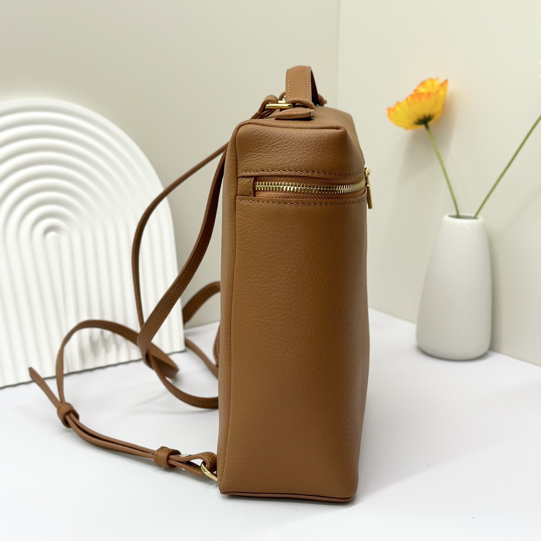 Loro Piana Extra poet L23.5 Square Backpack FAN4041