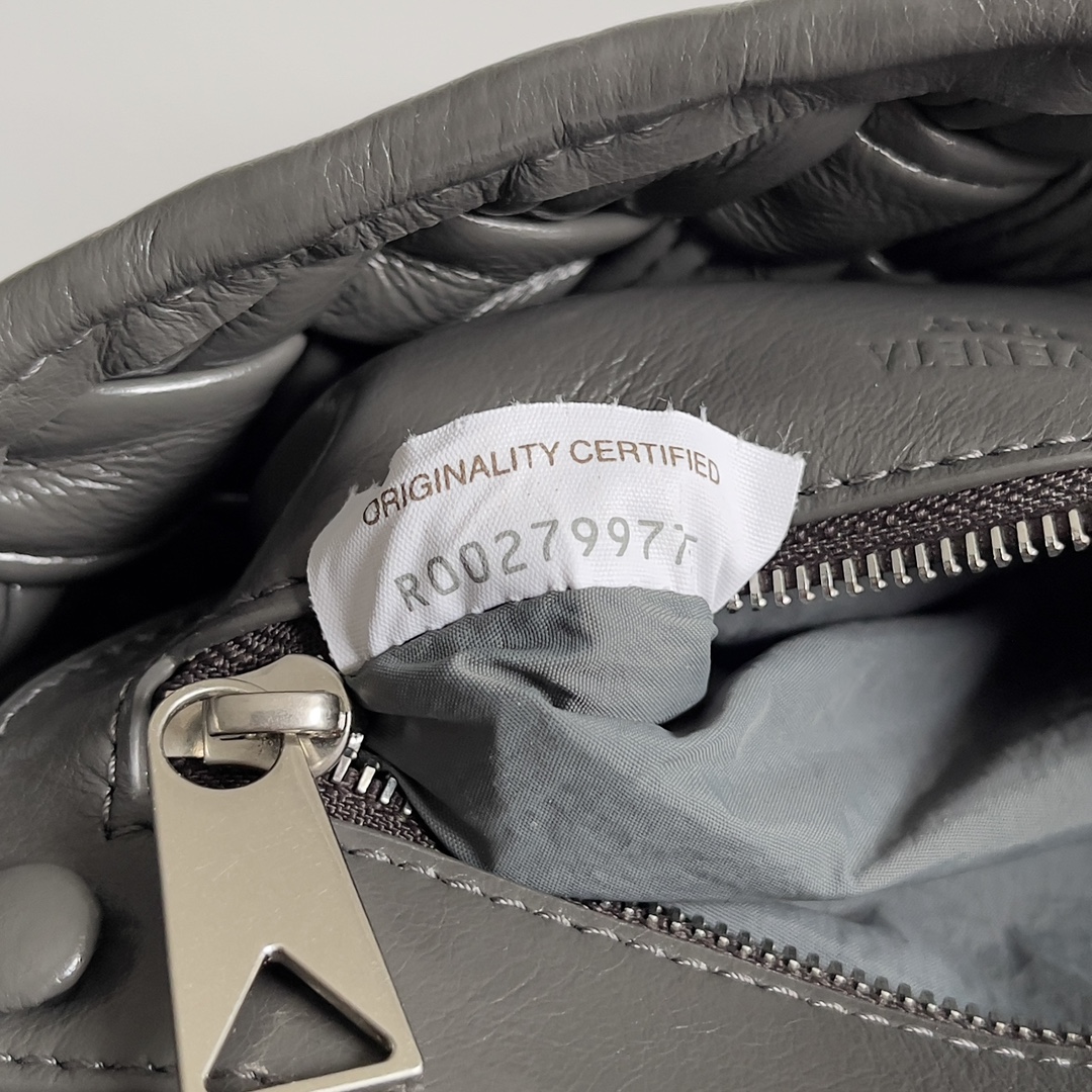 Bottega Veneta RUMPLE MESSENGER handbag 787113