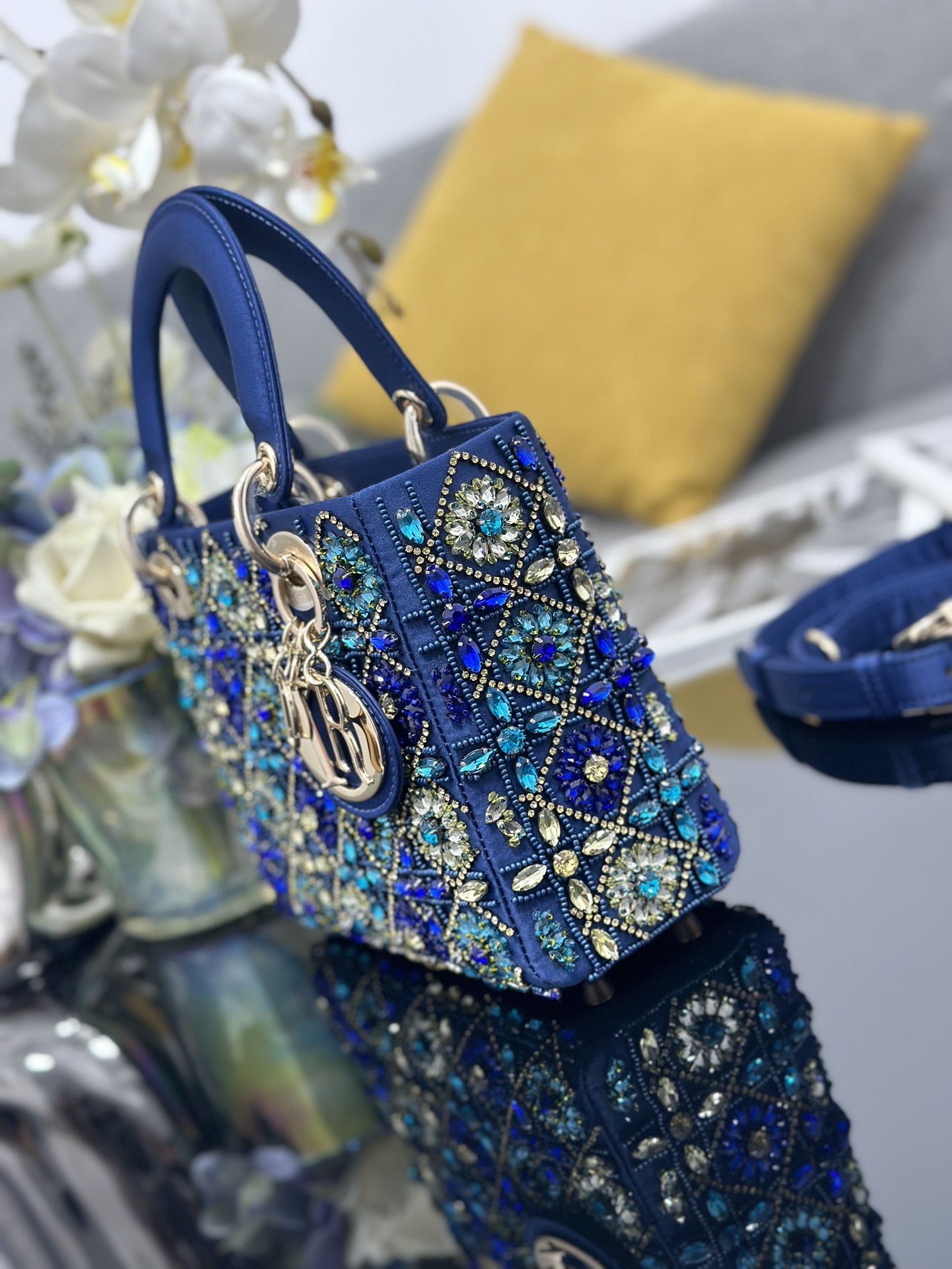 Dior Lady Dior four-grid embroidery blue diamond Lady Dior bag M0538