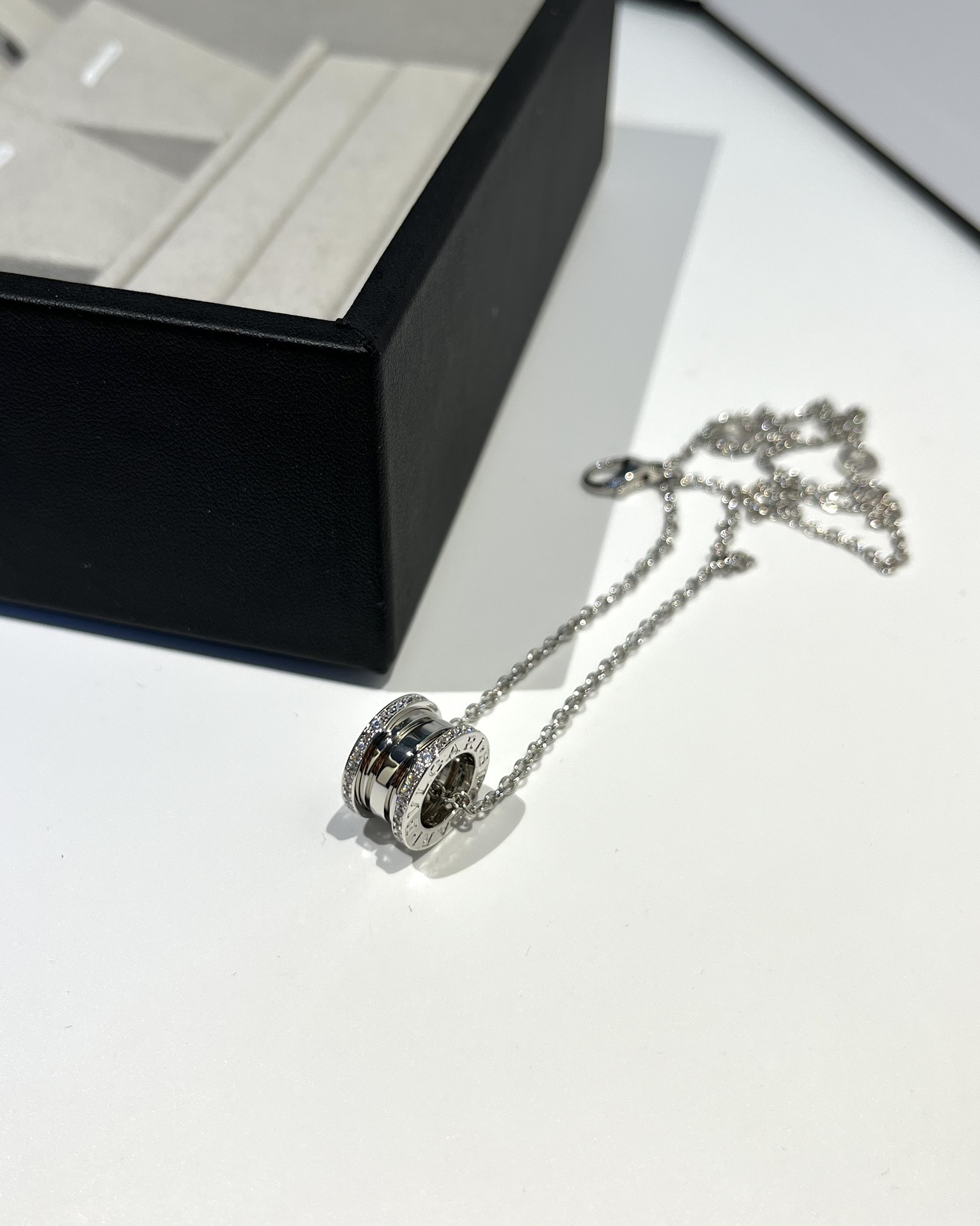 Bulgari B.ZERO1 series diamond spring necklace