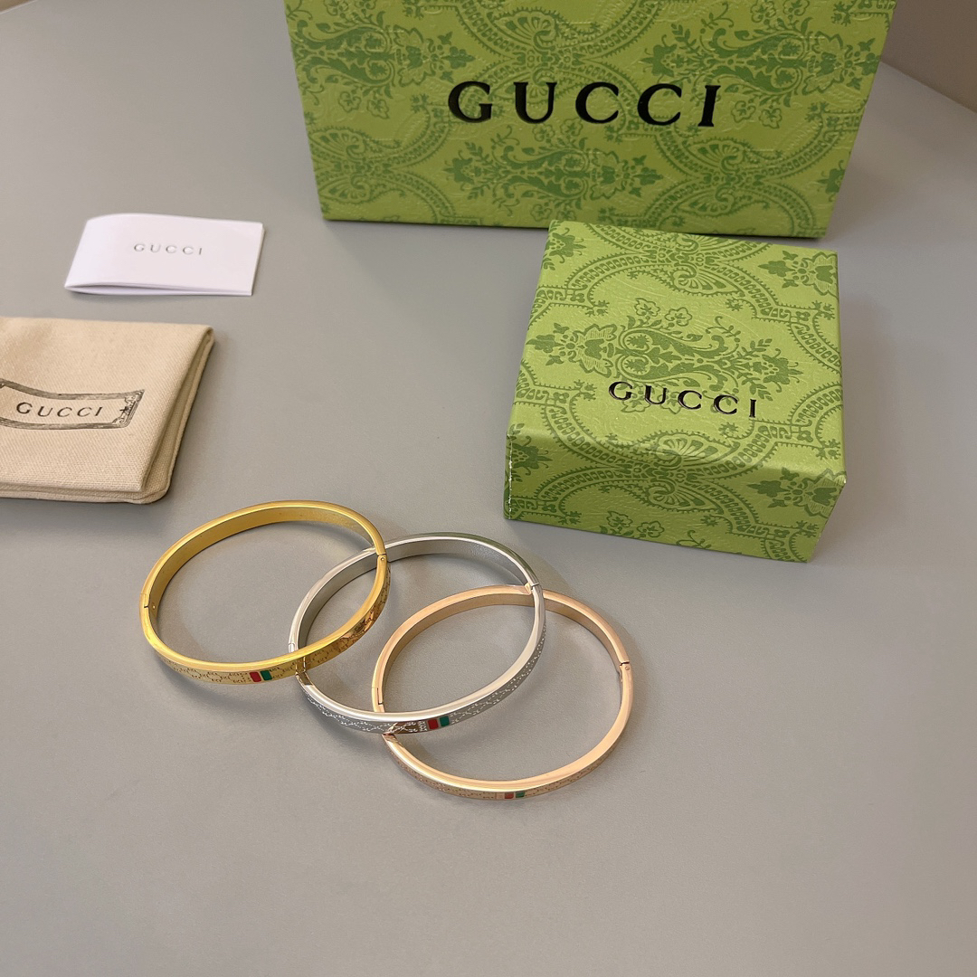 Gucci shallow carved bracelet