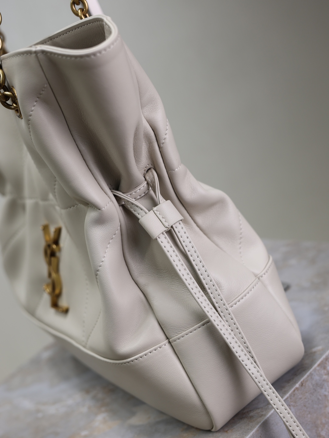 Yves Saint Laurent Jamie 4.3 Large CHON Bucket Bag 833948