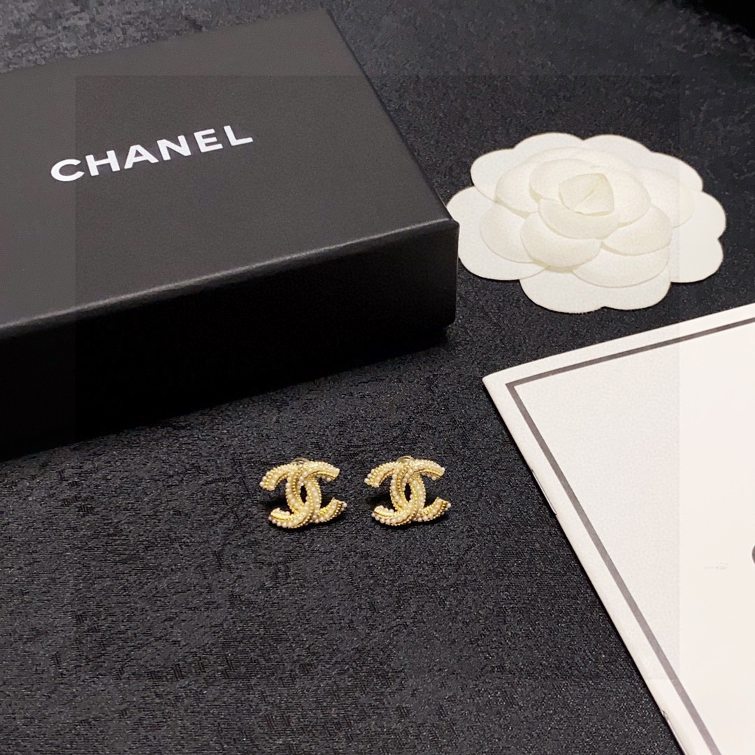 CHANEL Gold-tone Small Pearl Earrings