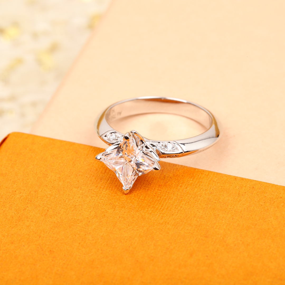 Louis Vuitton cut star ring