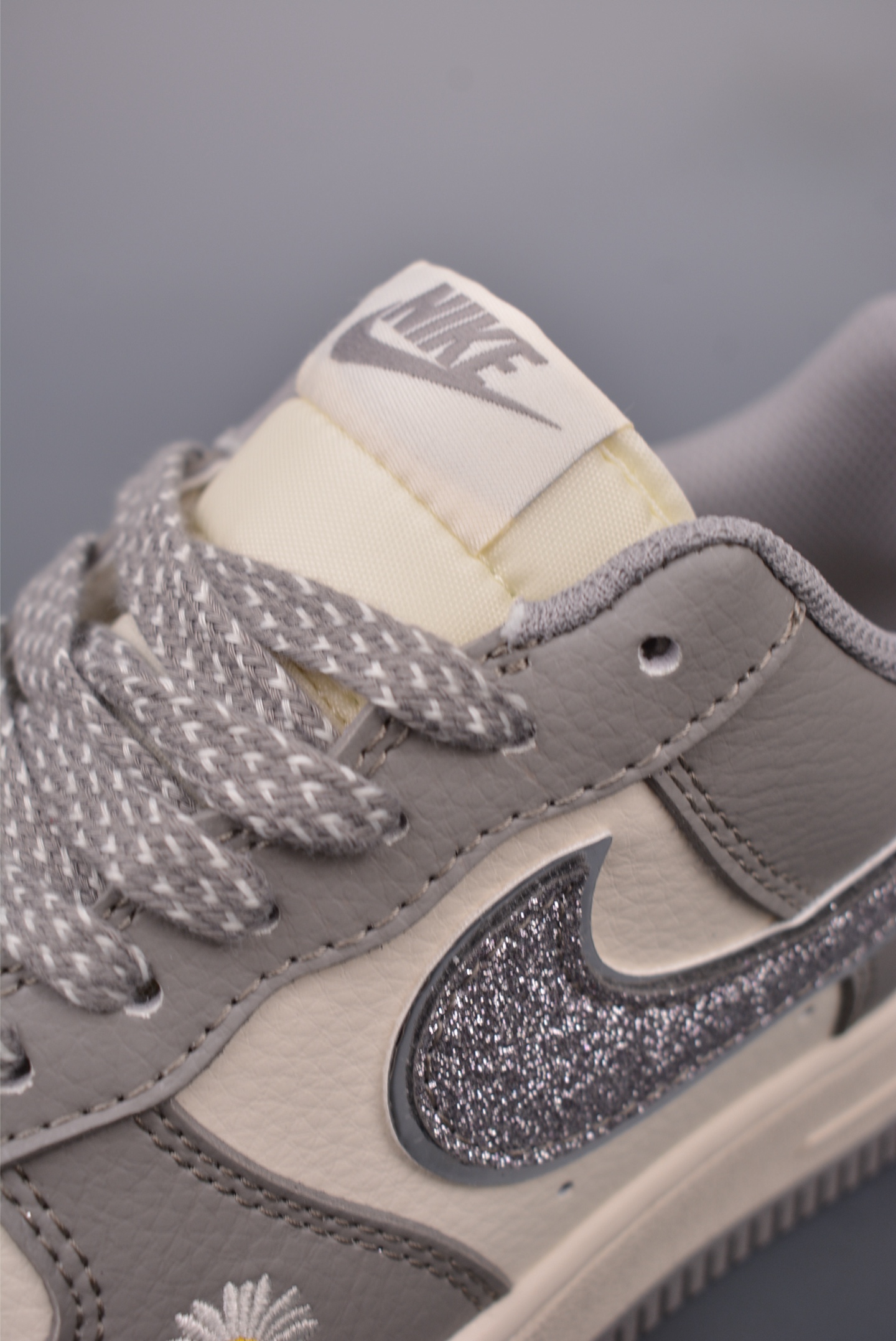 Nike Air Force 1’07 Low Grey and White Daisy QY6818-614
