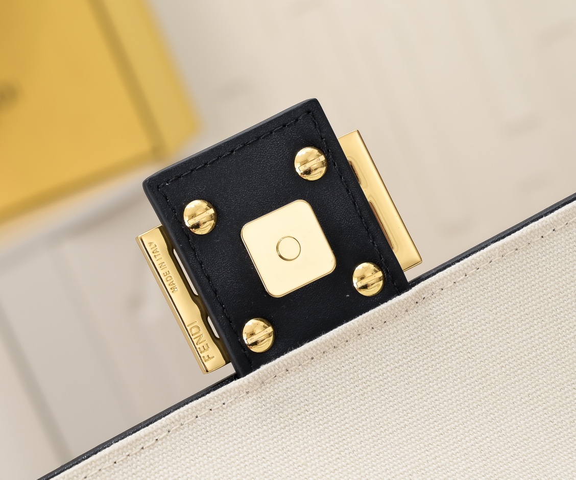 FENDI Baguette Shoulder Bag 1002