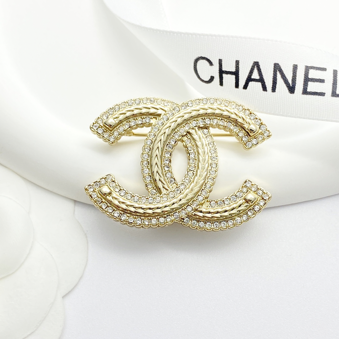 CHAN 24 rhinestone ripple double c brooch