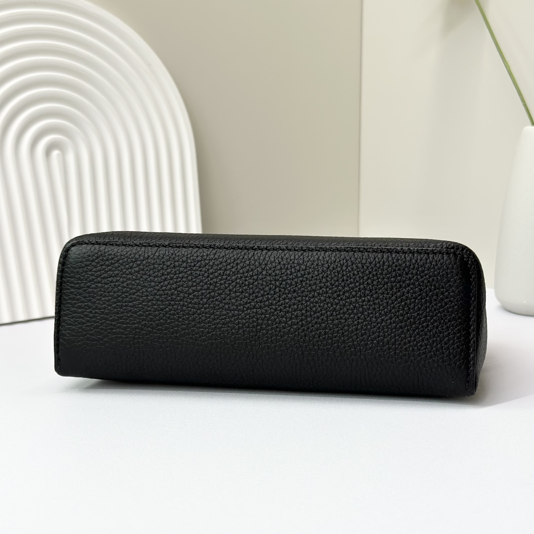 Loro Piana Extra poet L19 Clutch FAI8393