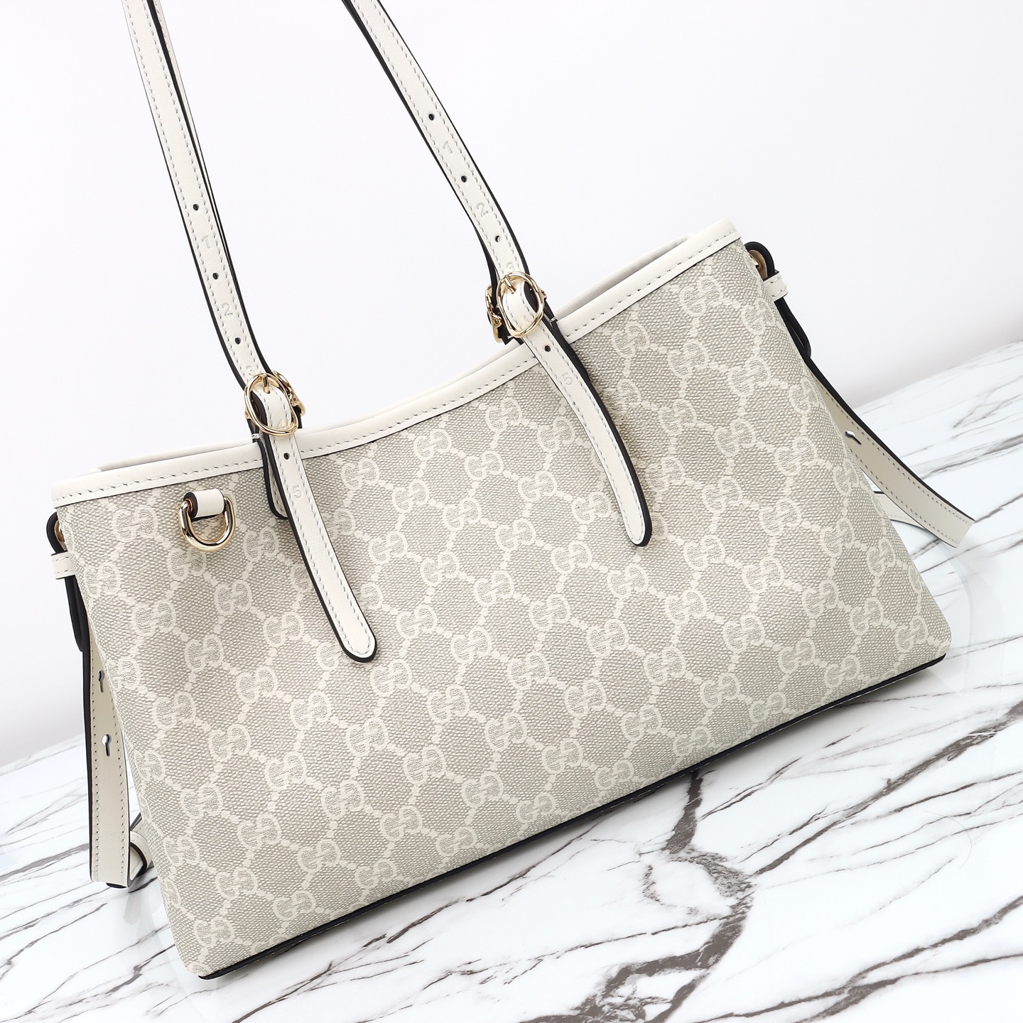 Gucci GG Emblem medium tote bag ‎815214 FAD6L 9641