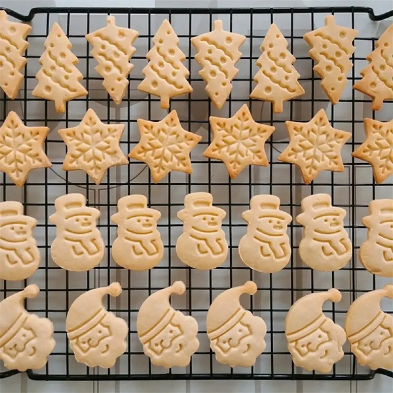 🍪🍪4 Piece Christmas Cookie Plastic Spring Cookie Mold Set