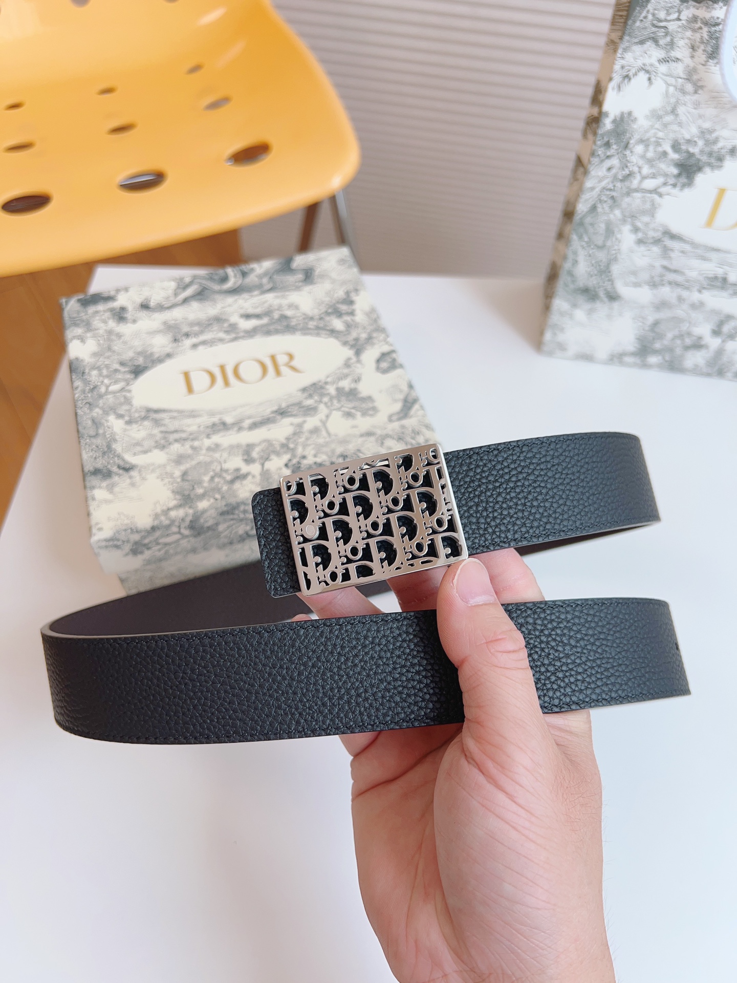 Dior hollow buckle cowhide double-sided belt 3.5CM wide